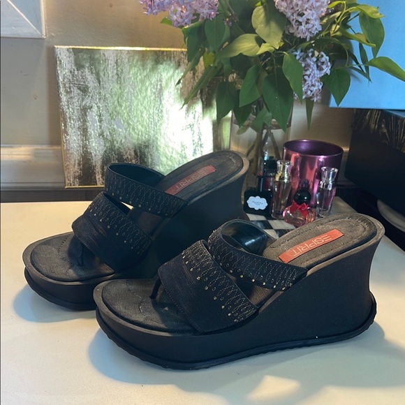 Esprit Black Wedge Shoes with Textured Straps - Picture 6 of 9